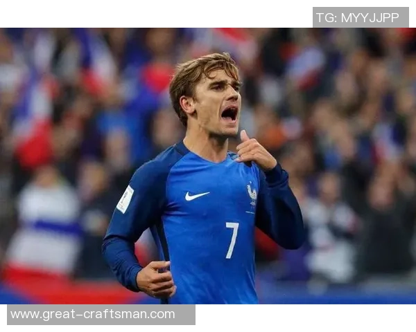 街头采访足球明星颜值评比谁是最帅的球场英雄