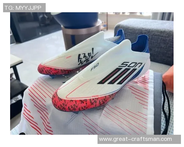 足球明星与国旗元素结合的创意鞋子图片展示 足球明星与国旗元素结合的创意鞋子图片展示